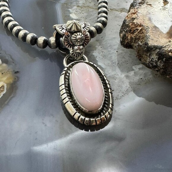 Native American Sterling Silver Oval Pink Conch Decorated Pendant For Women - Picture 4 of 10